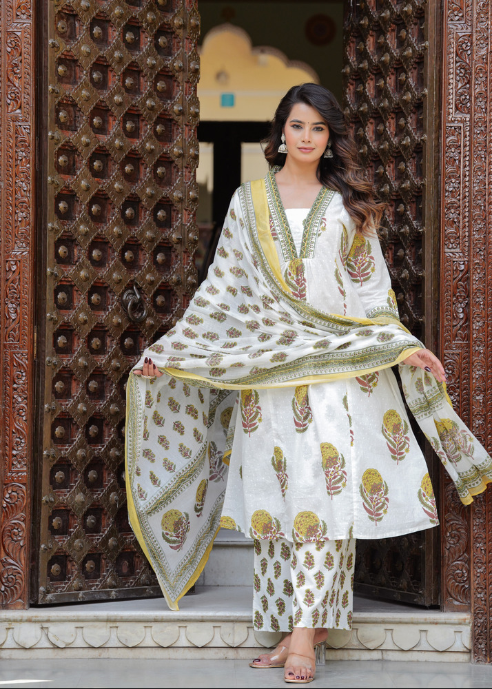 How are Jaipuri Kurtis manufacturers revolutionizing ethnic fashion? 